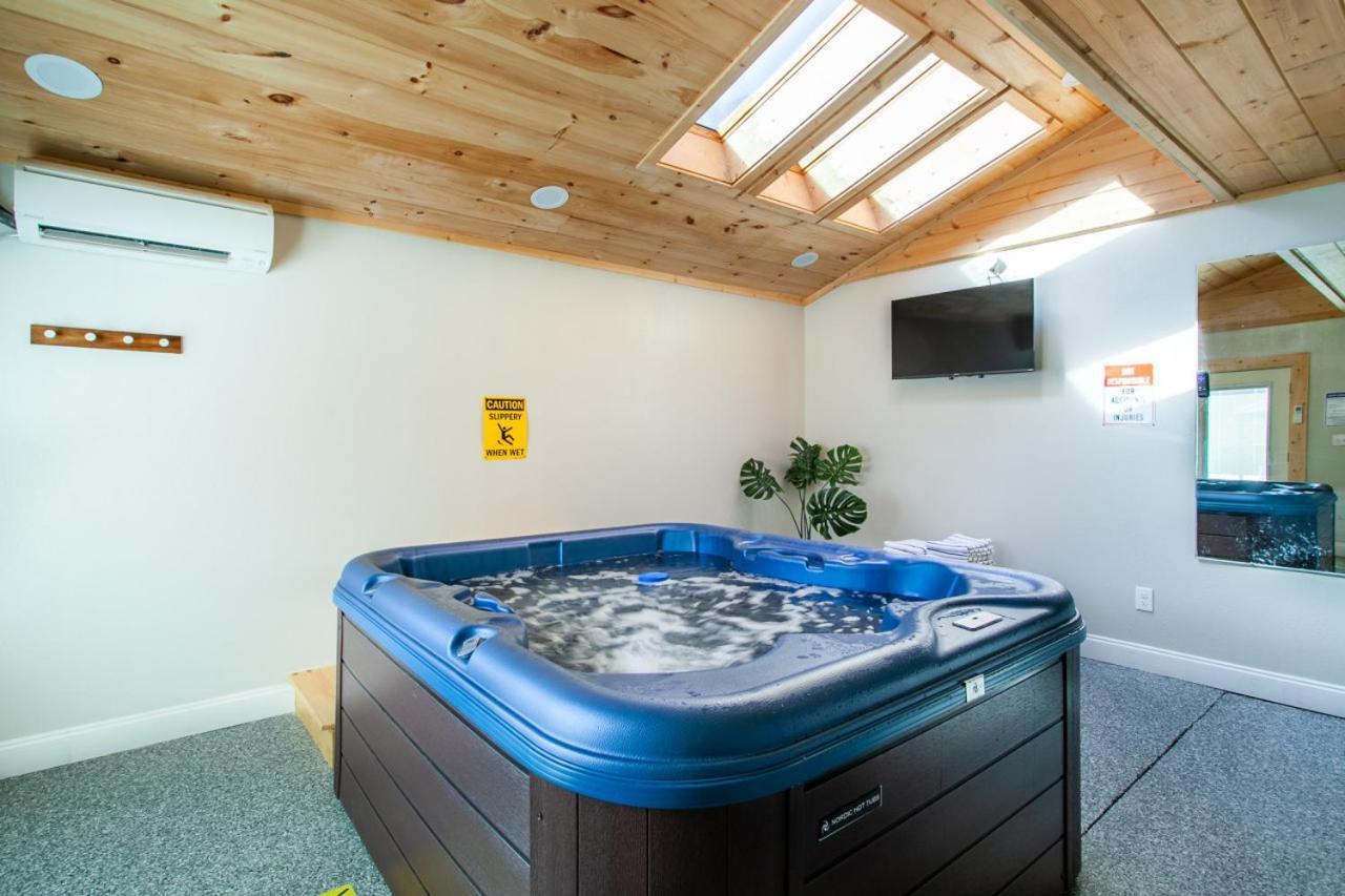 Вилла Mountain Breeze Private Pool Hot Tub Games Севьервилл Экстерьер фото